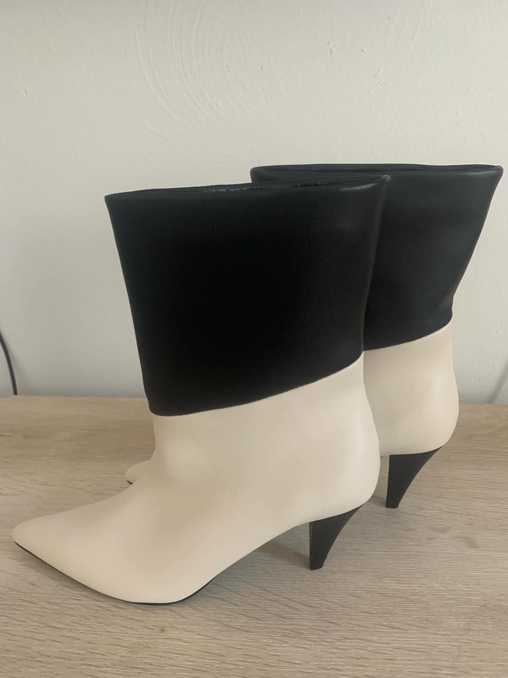 Black and Beige Mid-Calf Pointed Toe Heeled Boots - Size: 9